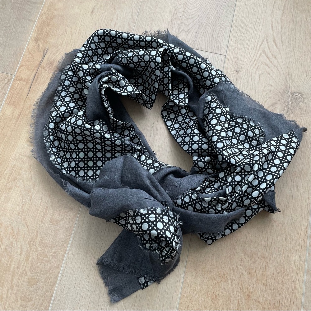 NWOT ANTHROPOLOGIE Gray with Pattern Scarf